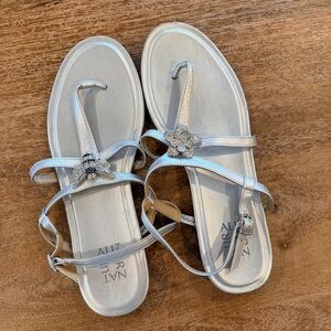 Naturalizer Tilly slingback sandals silver metallic, w/ rhinestone flower/ bee.